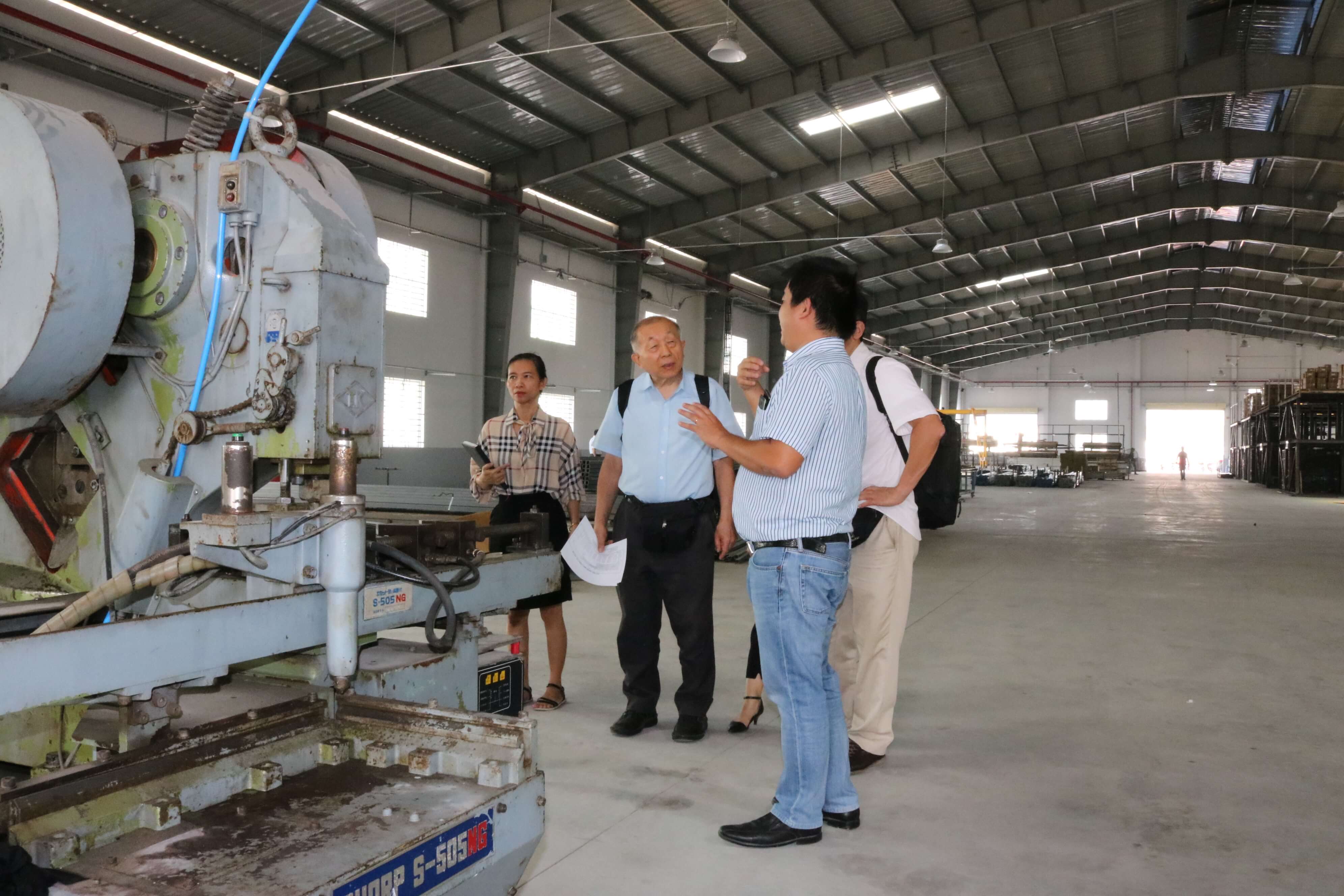 phái đoàn chuyên gia IMT và MPA thăm nhà máy sản xuất ống thép luồn dây điện CÁT VẠN LỢI